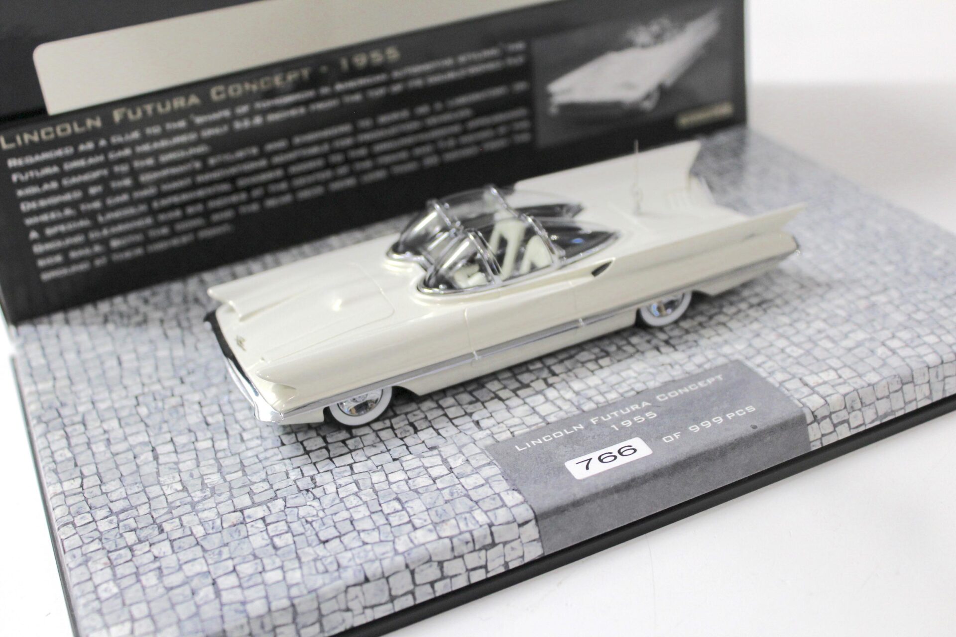 ID 48753 orig.jpg 1:43 Minichamps Lincoln Futura Concept Car 1955 white
