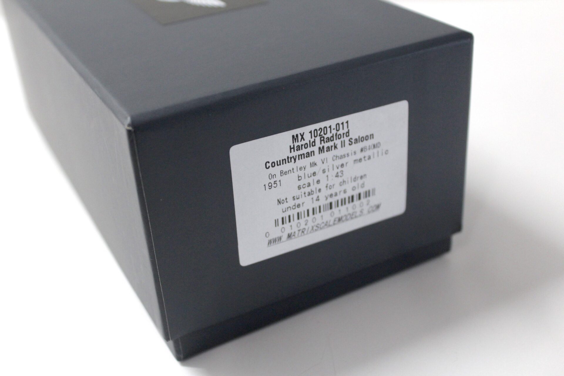 1:43 Matrix Harold Radford Countryman Mark II Saloon blue/ silver metallic