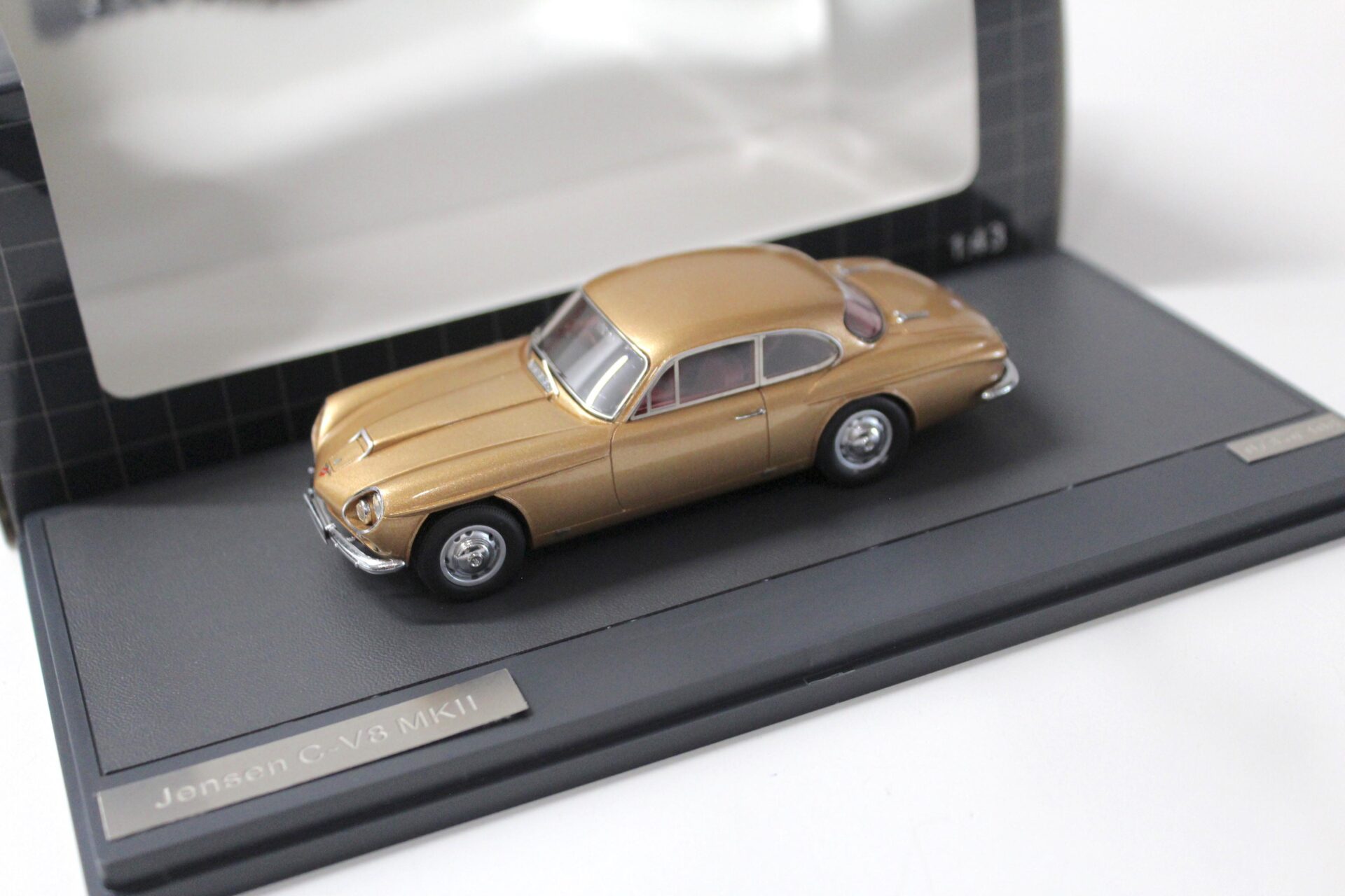 ID 49117 orig 1.jpg 1:43 Matrix Jensen C-V8 MKII Coupe gold metalic