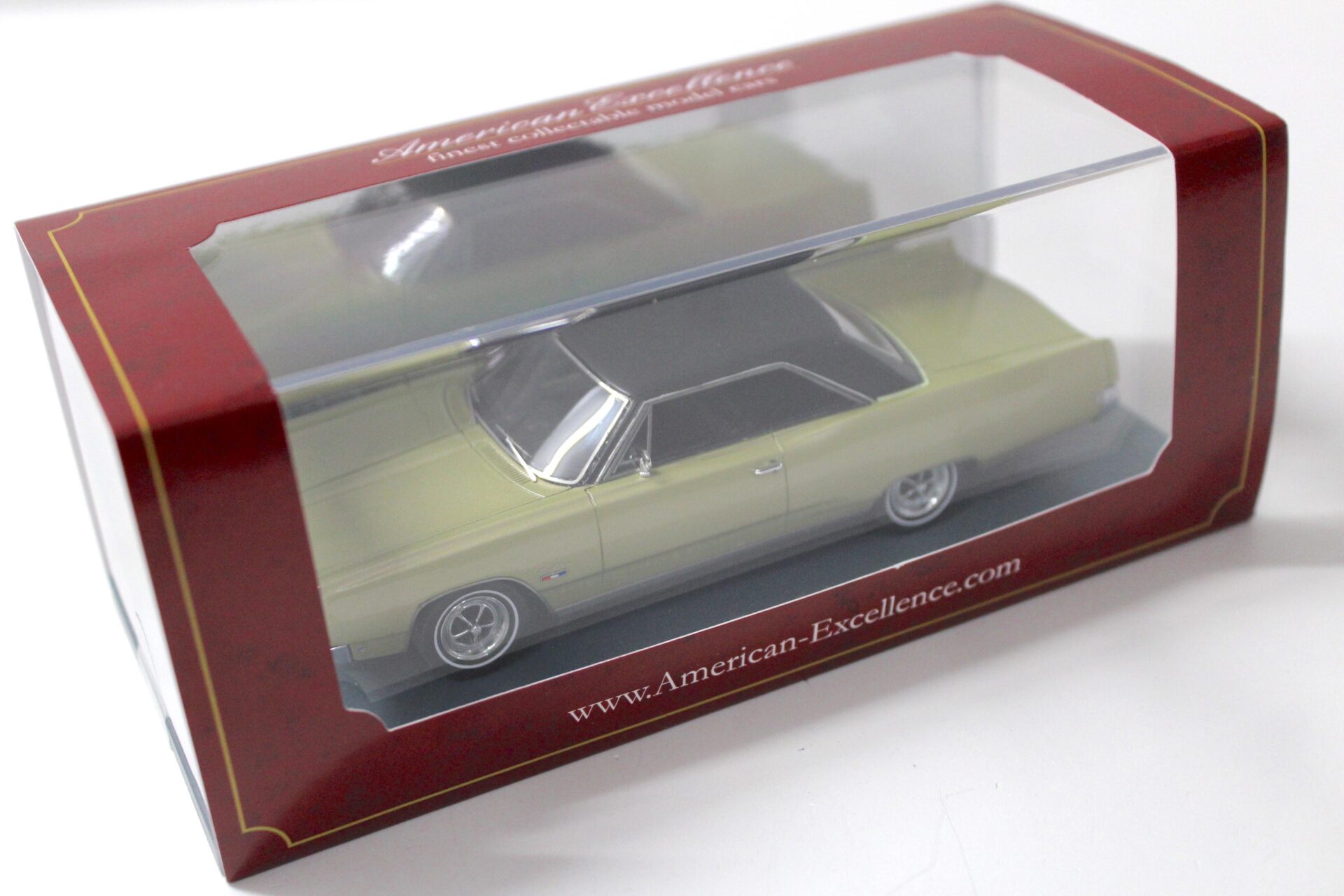 1:43 American Excellence NEO Plymouth Sport Fury 2 door Hardtop light green