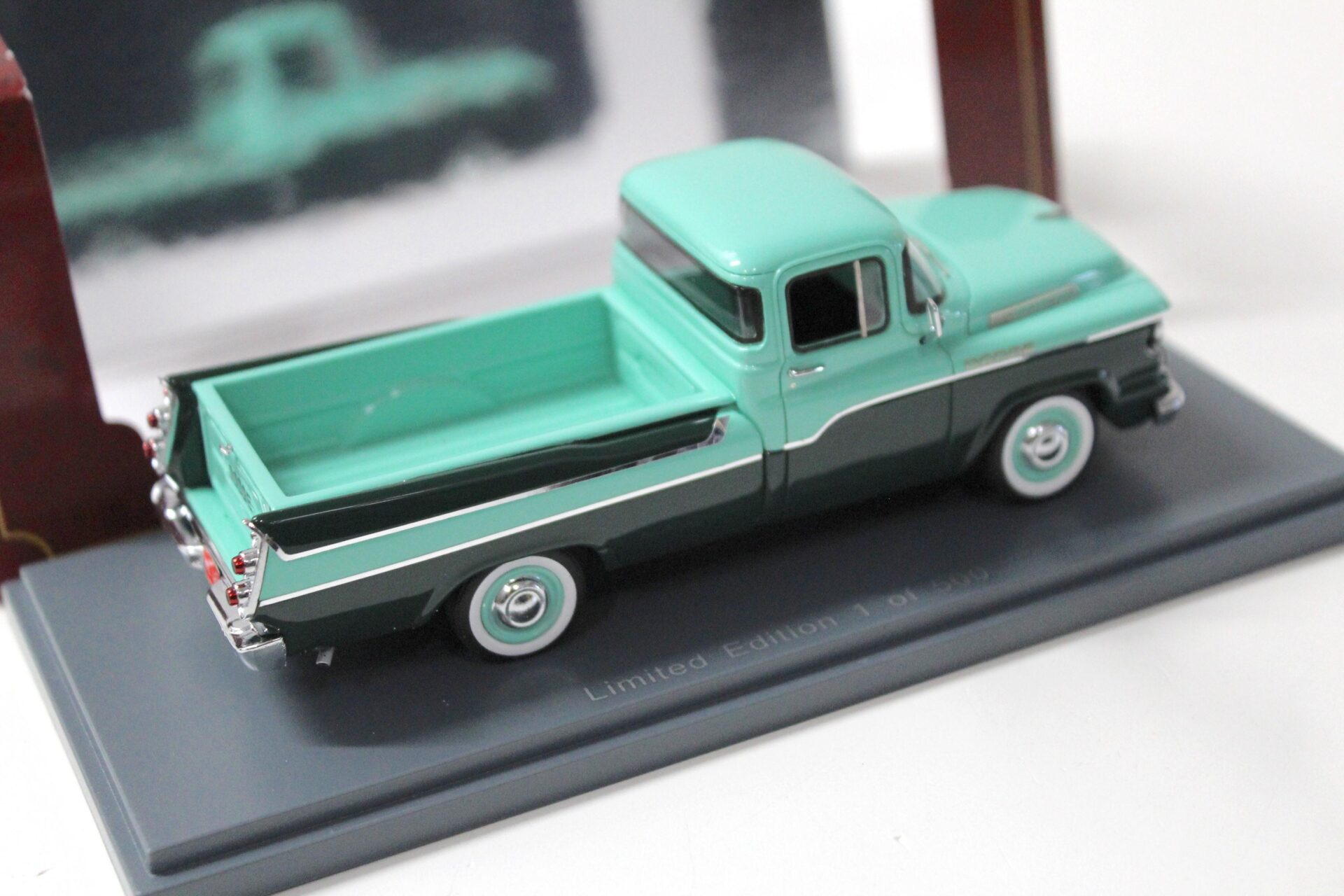 1:43 American Excellence NEO Dodge D100 Sweptside Pickup mint/ dark green