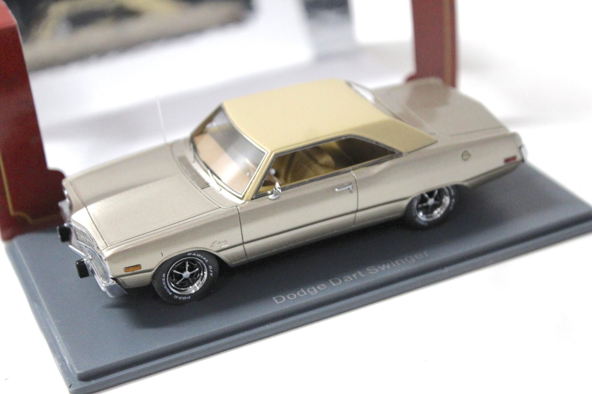 1:43 American Excellence NEO Dodge Dart Swinger beige metallic