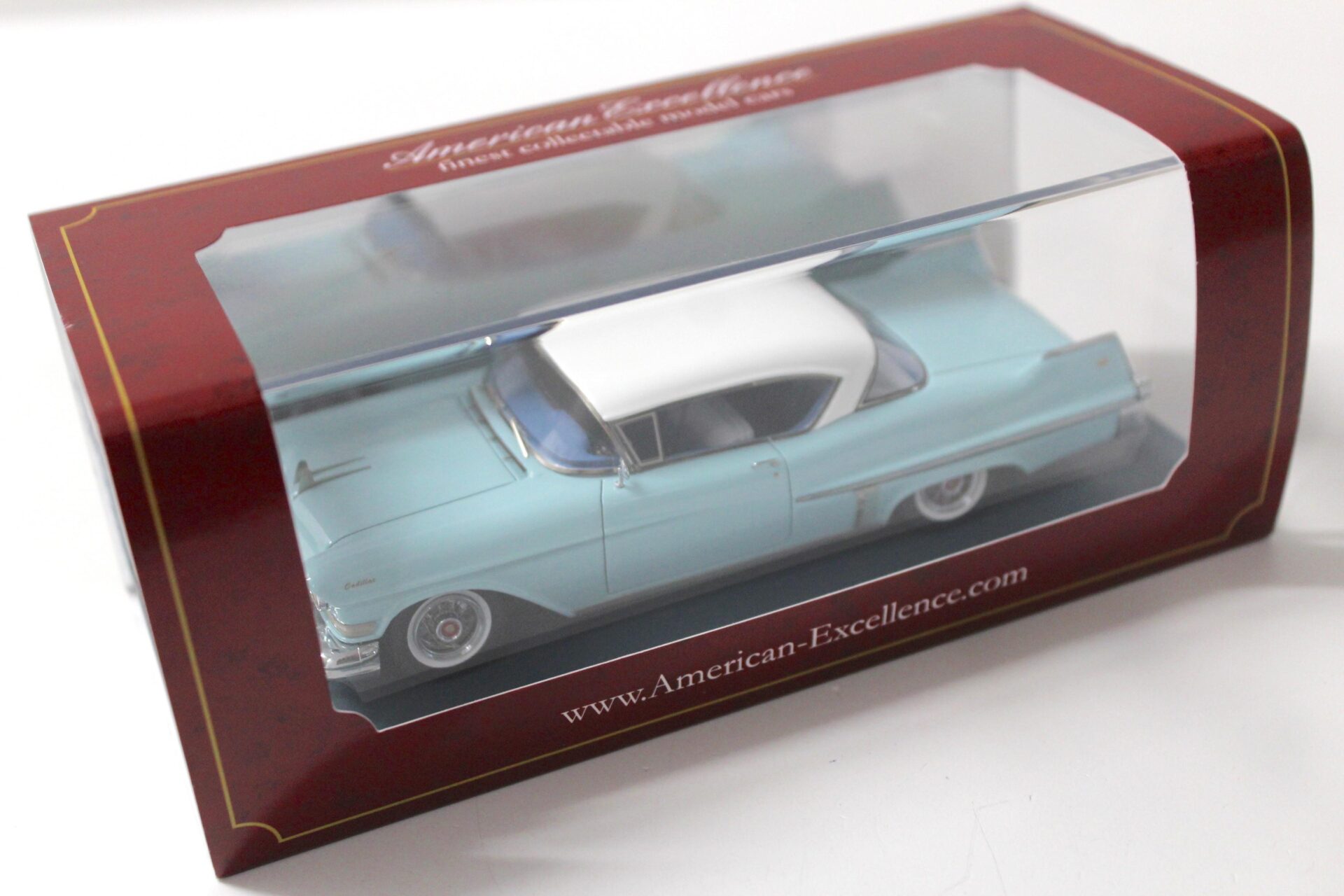 1:43 American Excellence NEO Cadillac Series 62 HT Coupe blue/ white