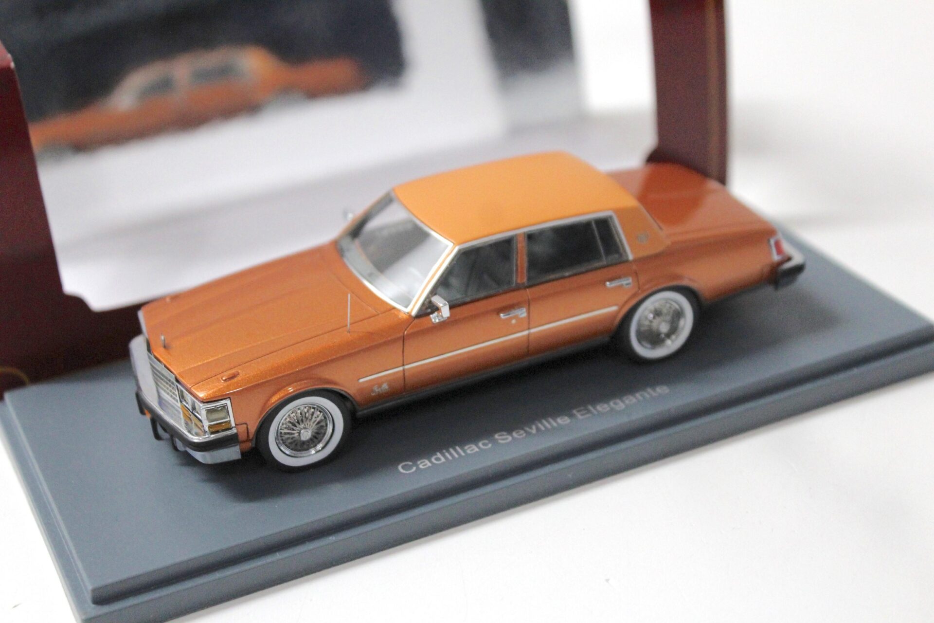 1:43 American Excellence NEO Cadillac Seville Elegante orange metallic