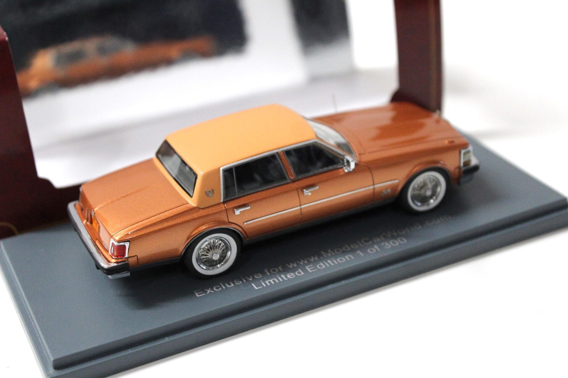 1:43 American Excellence NEO Cadillac Seville Elegante orange metallic