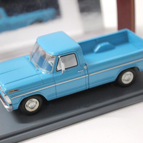 1:43 American Excellence NEO Ford F-Series F100 Pickup blue