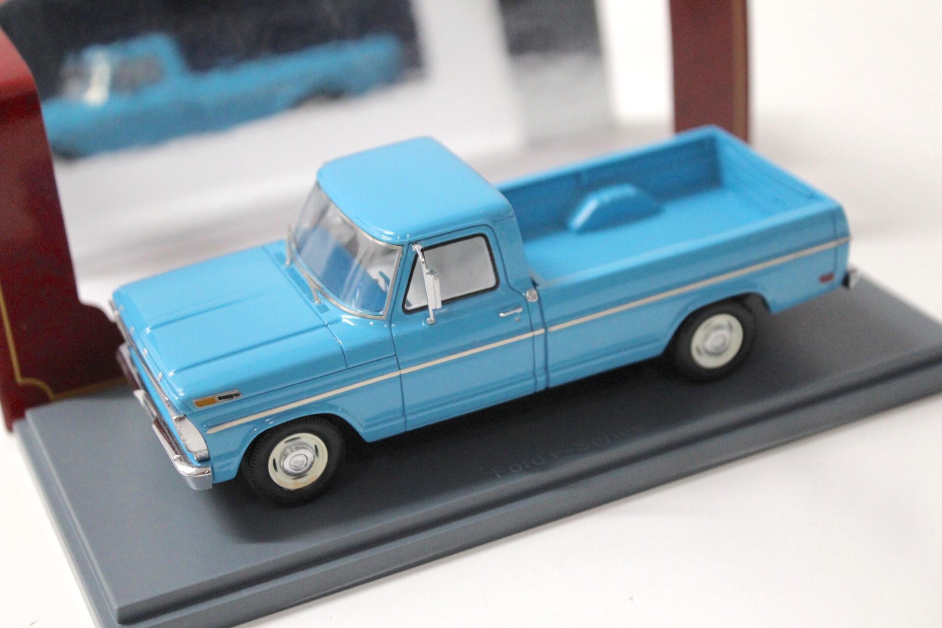 ID 49199 orig 1.jpg 1:43 American Excellence NEO Ford F-Series F100 Pickup blue