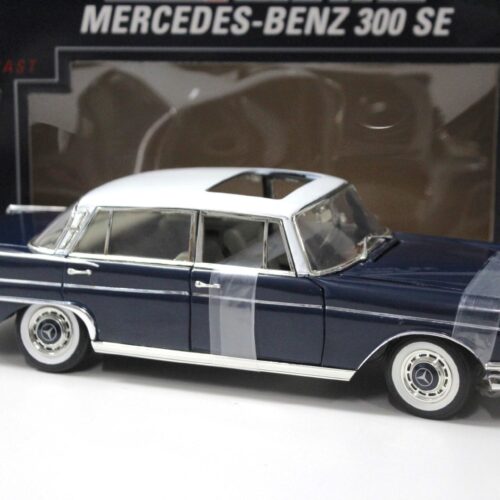 1:18 Revell Mercedes 300 SE Limousine dark blue/ white