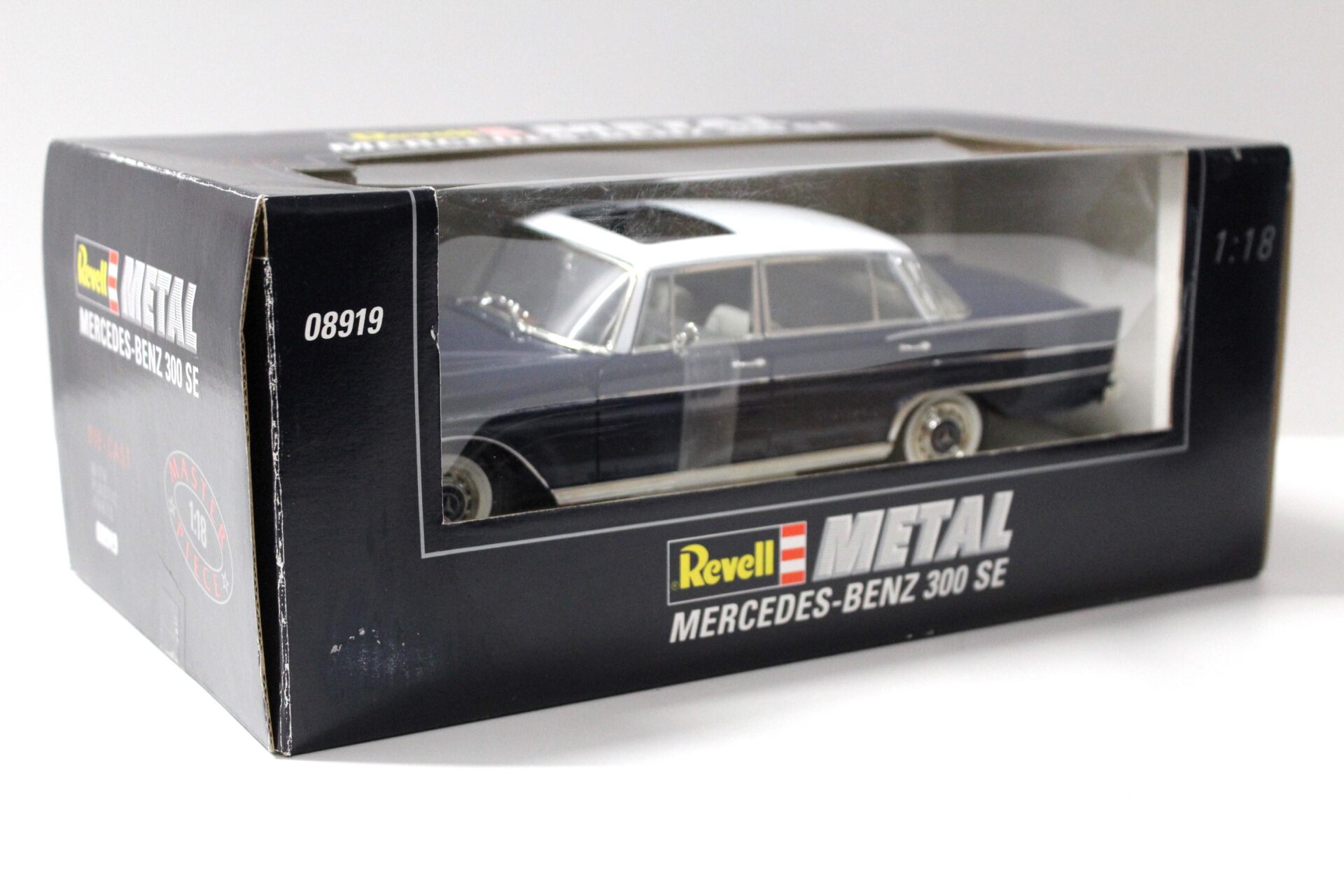 1:18 Revell Mercedes 300 SE Limousine dark blue/ white