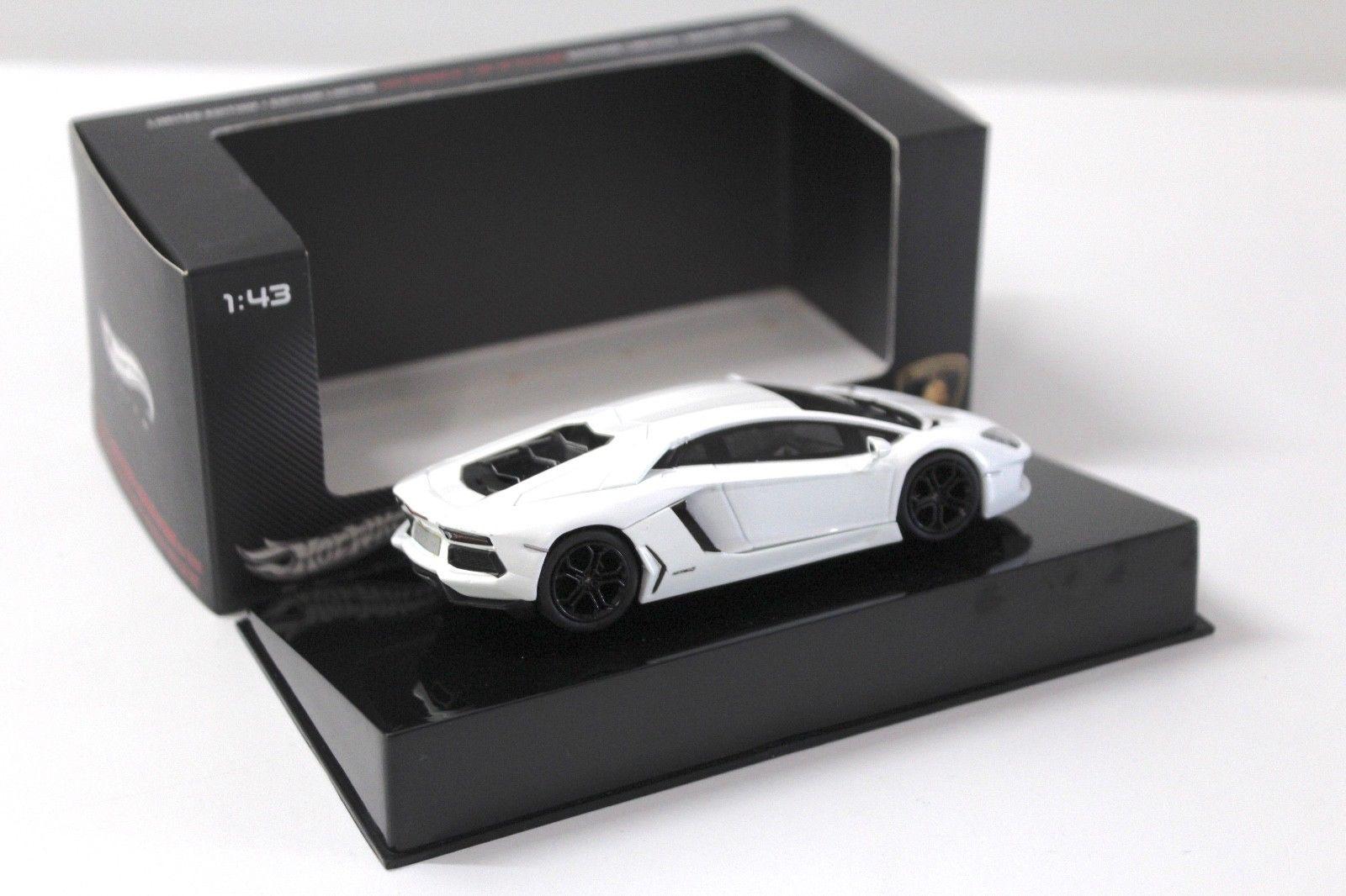 1:43 Hot Wheels Elite Lamborghini Aventador white