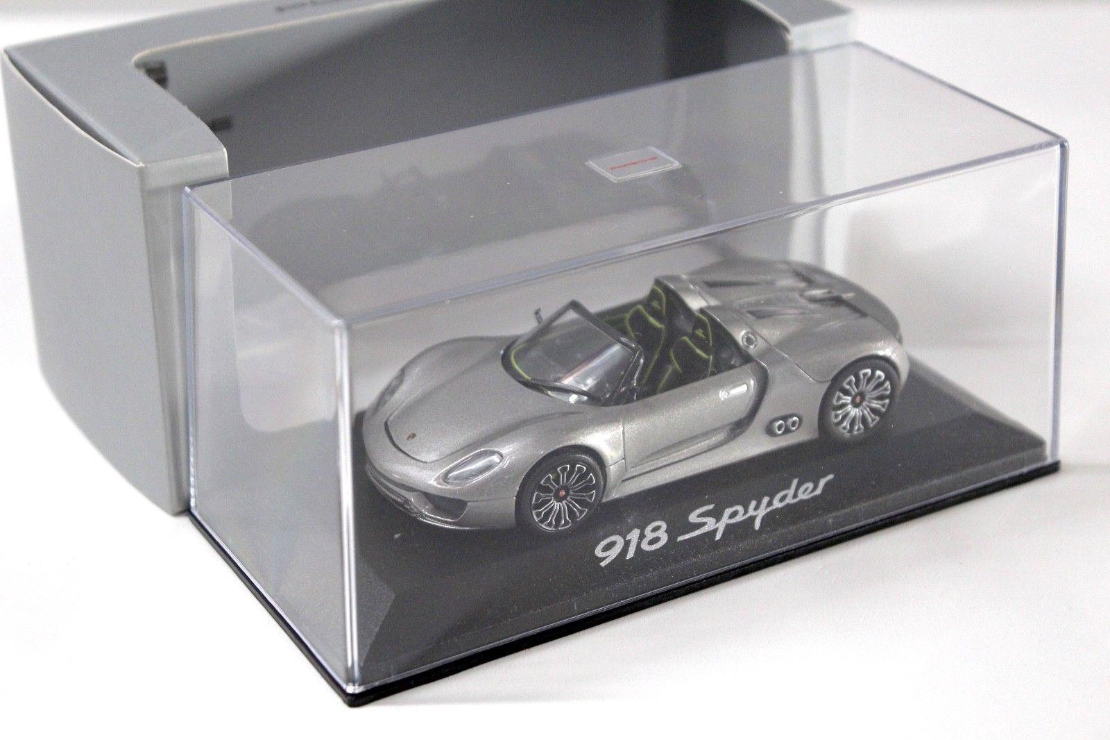 1:43 Minichamps Porsche 918 Spyder liquid-met. DEALER VERSION