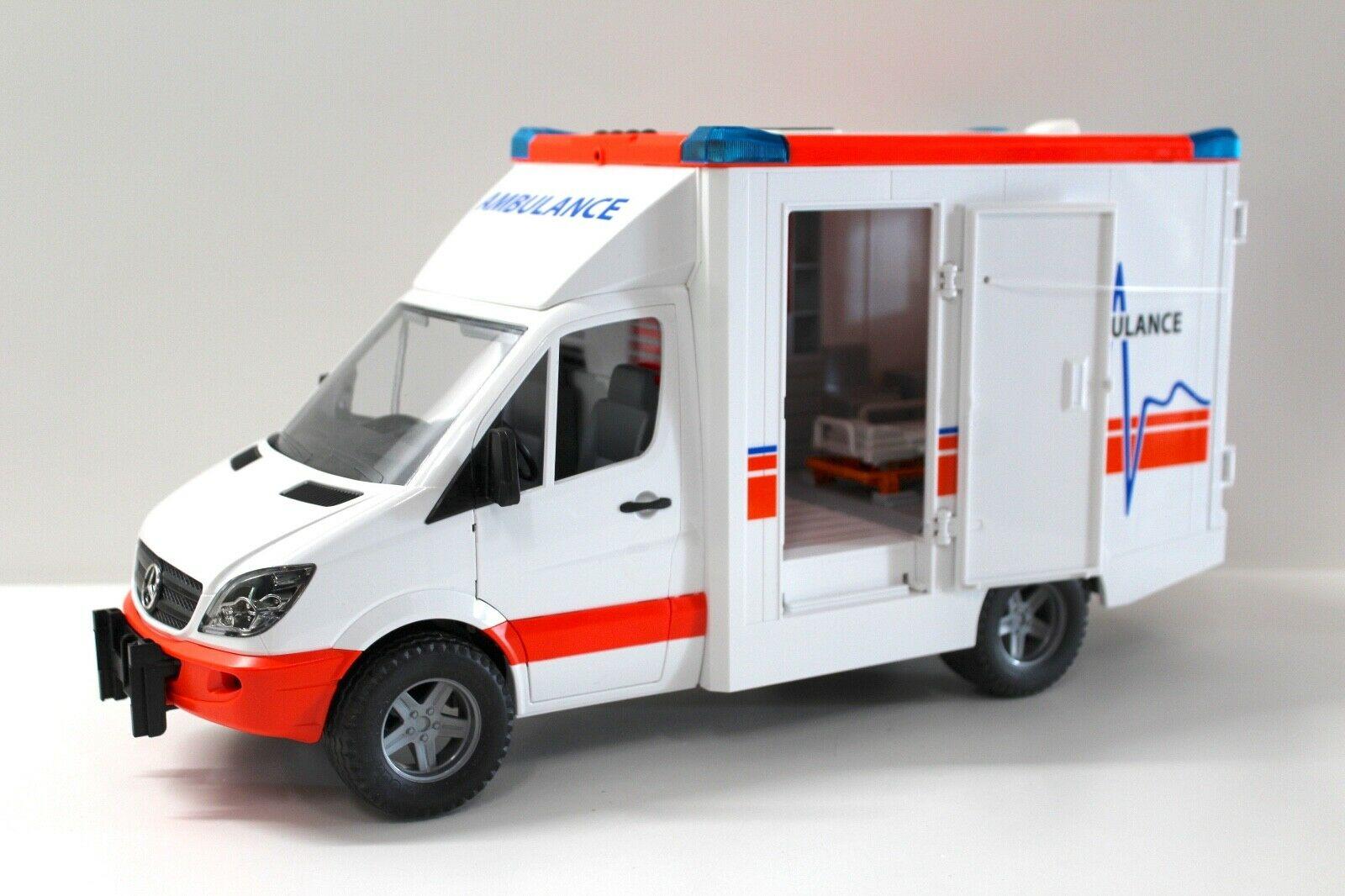 ID 50442 orig 1.jpg 1:16 Bruder Mercedes Sprinter Rettungswagen RTW +Figur