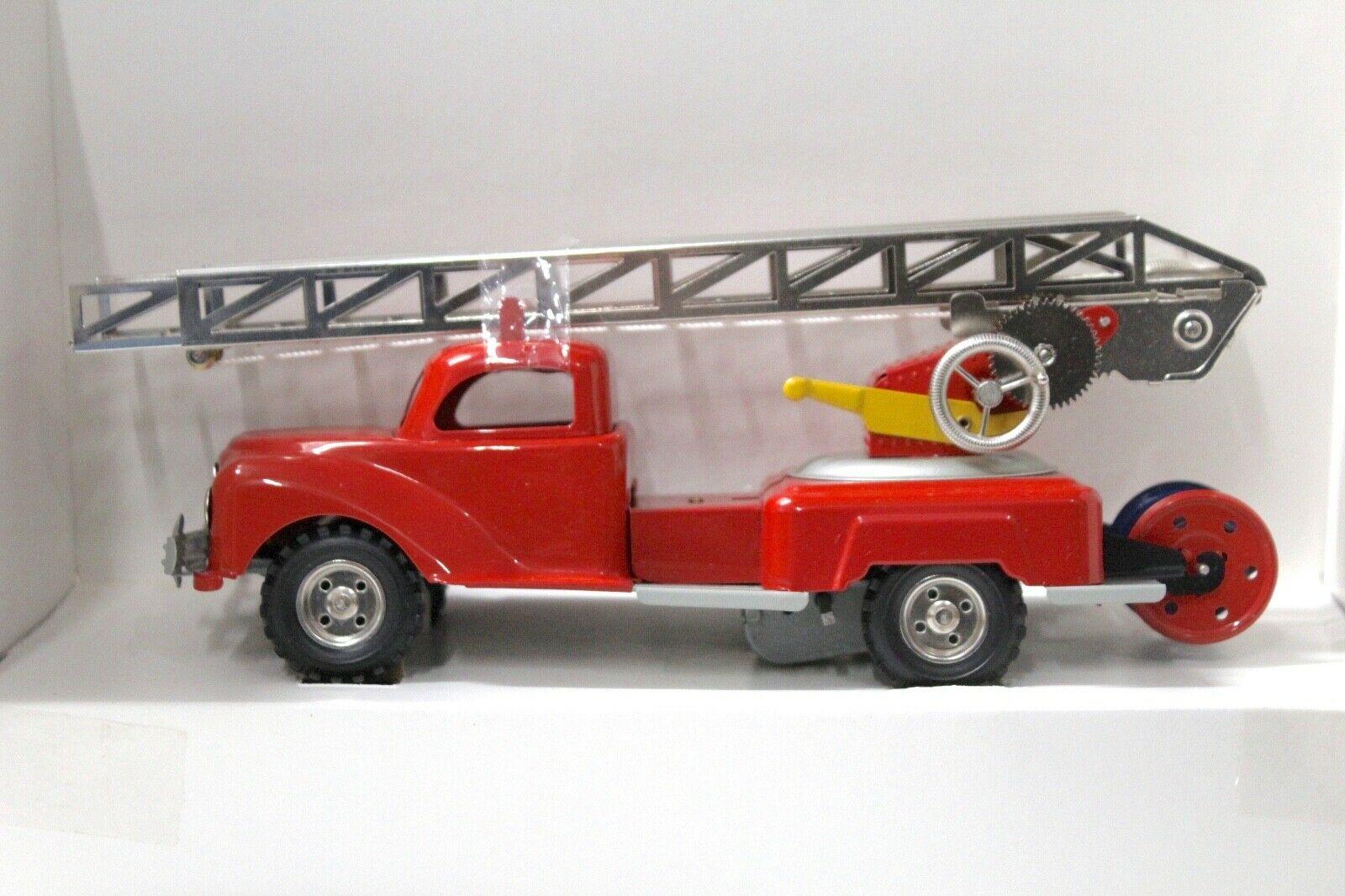 GAMA 70001 Replica Blechmodell Feuerwehr Drehleiter Auto red