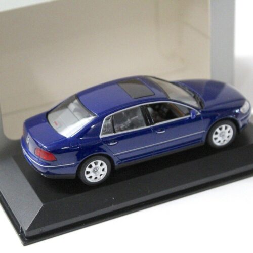 1:43 Minichamps VW Phaeton Limousine blue DEALER VERSION