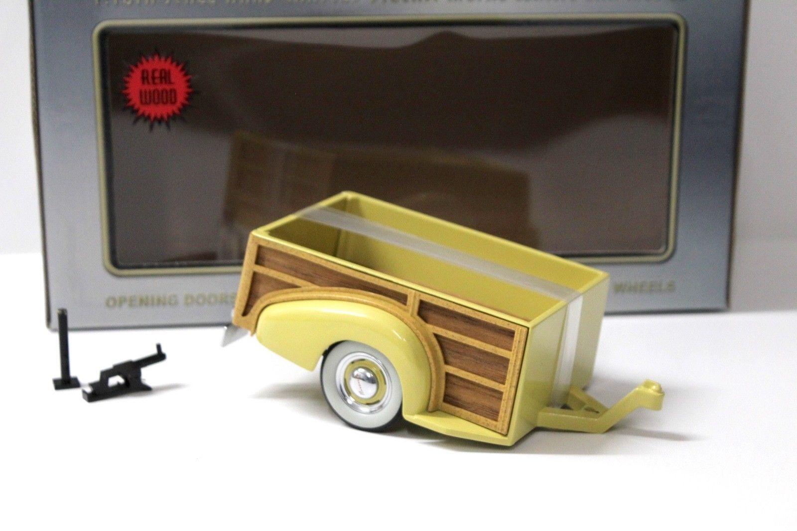 1:18 Motorcity Chevy Master Woody Wagon Trailer yellow