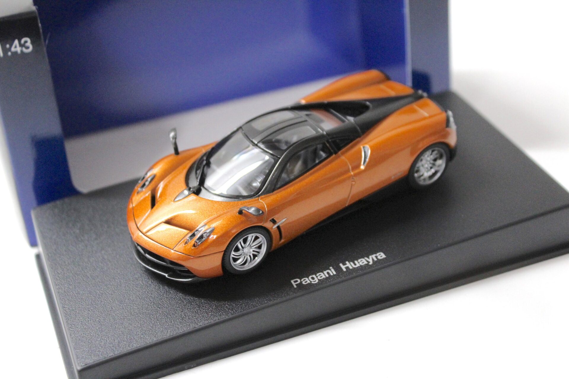 1:43 AUTOart Pagani Huayra 2011 bronze metallic