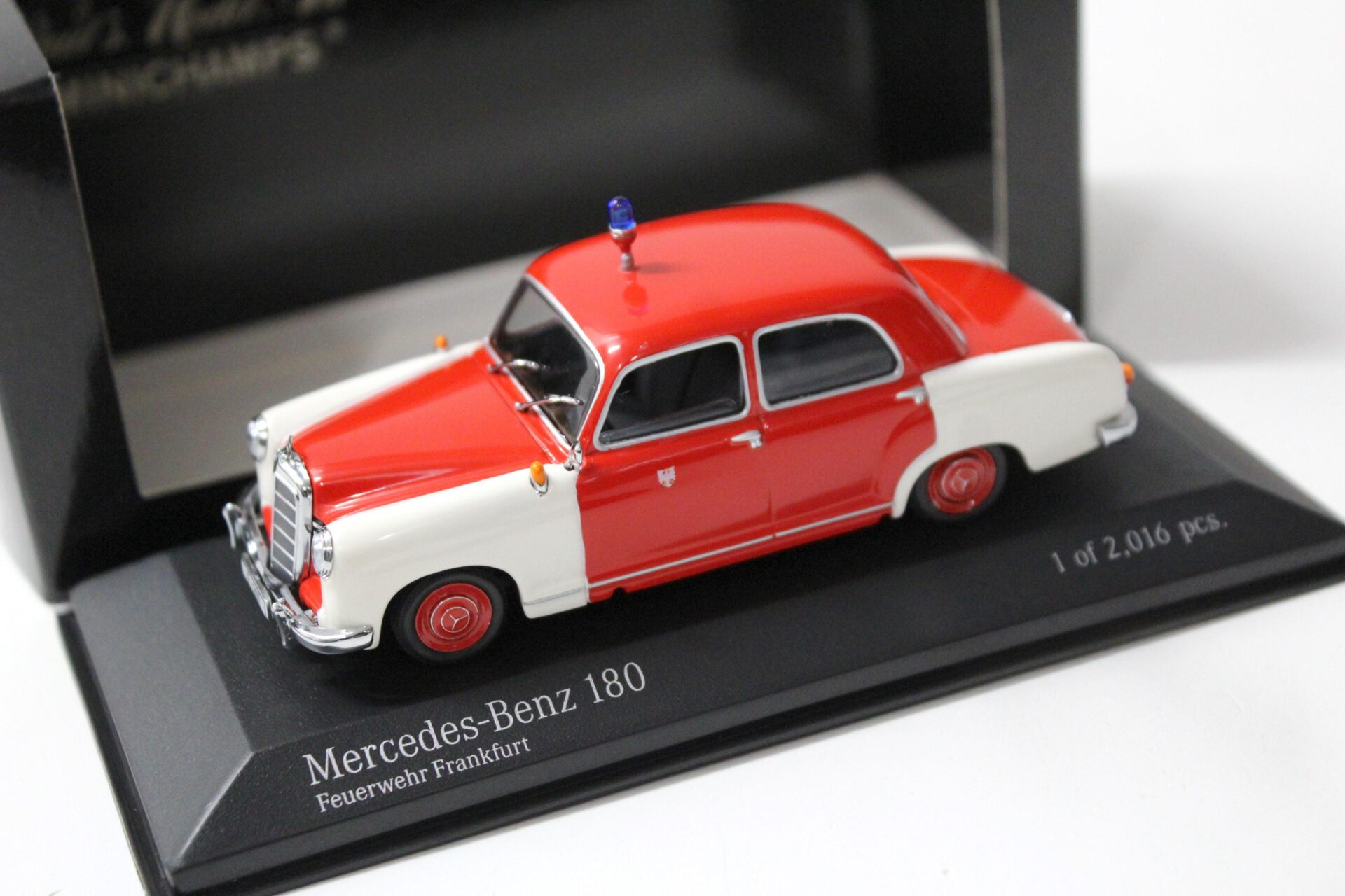 1:43 Minichamps Mercedes 180 Ponton Feuerwehr Frankfurt red/ white