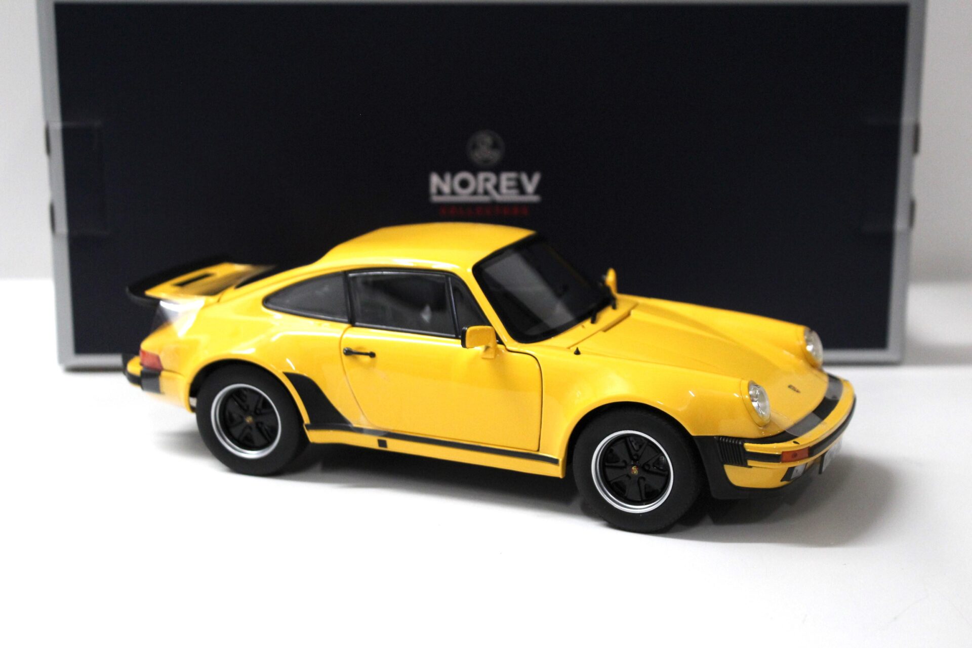 1:18 Norev Porsche 911 Turbo 3.0 Coupe 1976 yellow