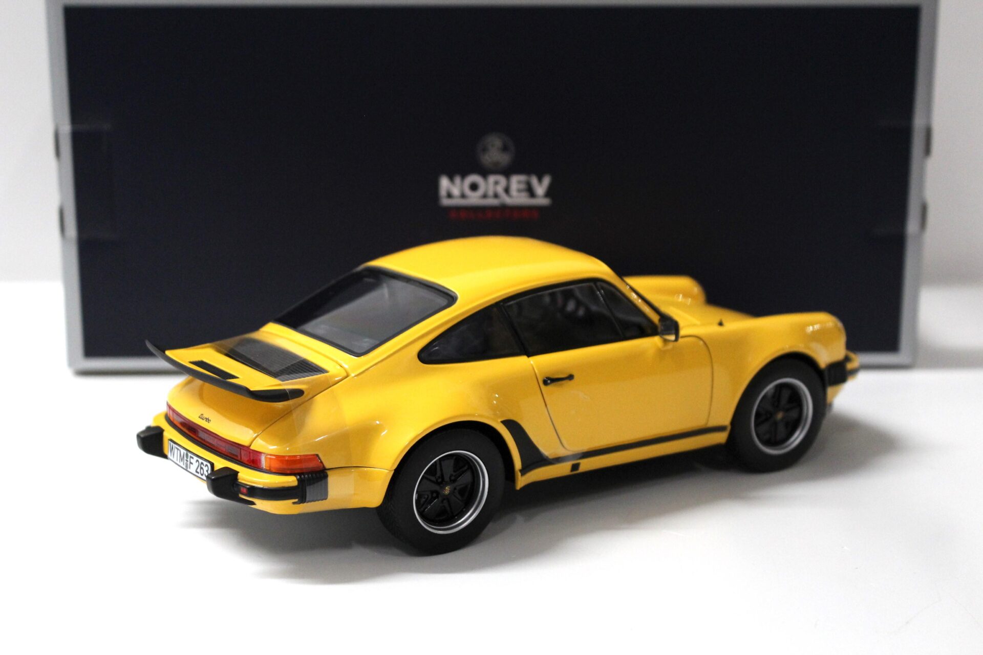 1:18 Norev Porsche 911 Turbo 3.0 Coupe 1976 yellow