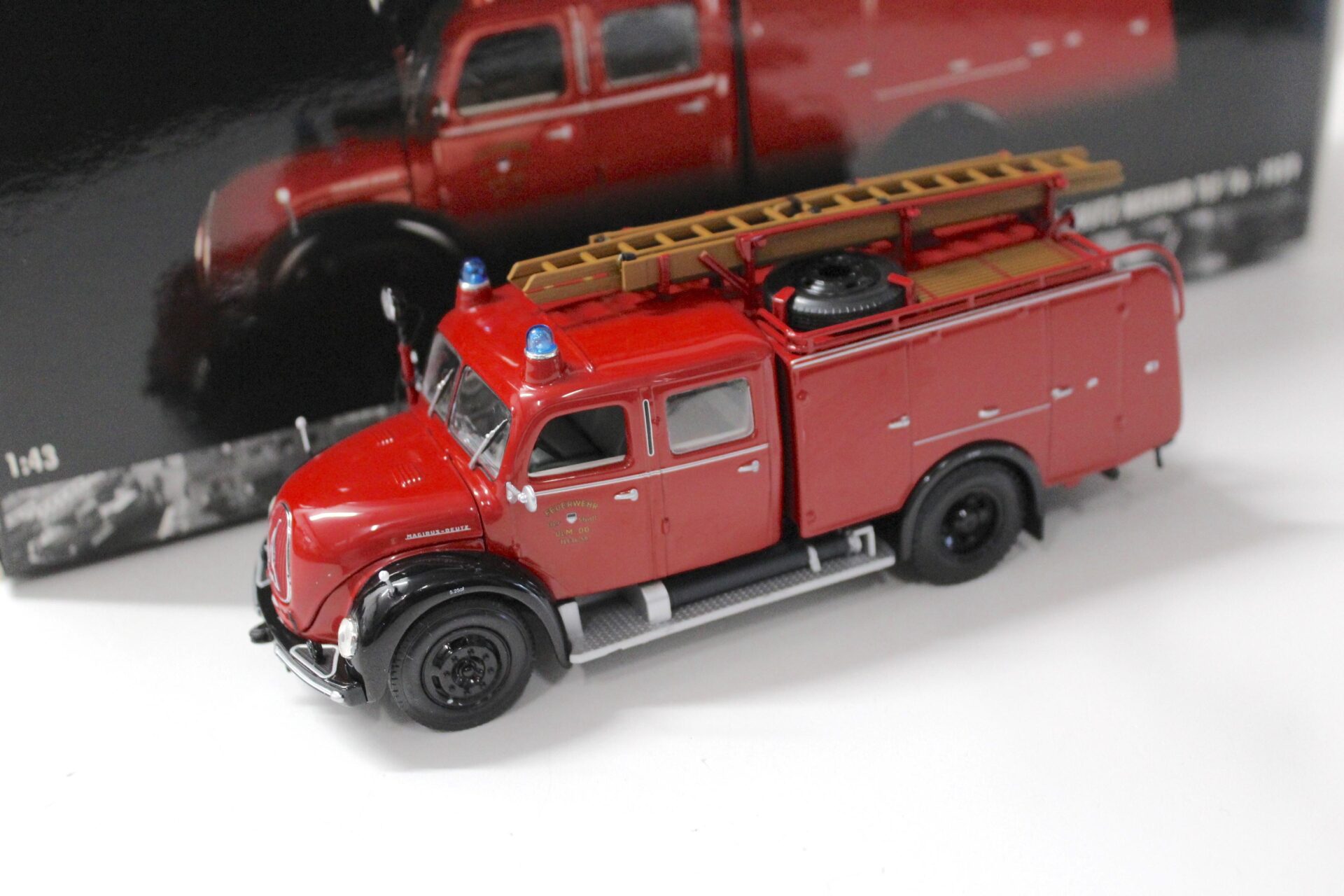 1:43 Minichamps Magirus Deutz Merkur TLF 16 Feuerwehr Ulm 1959 red