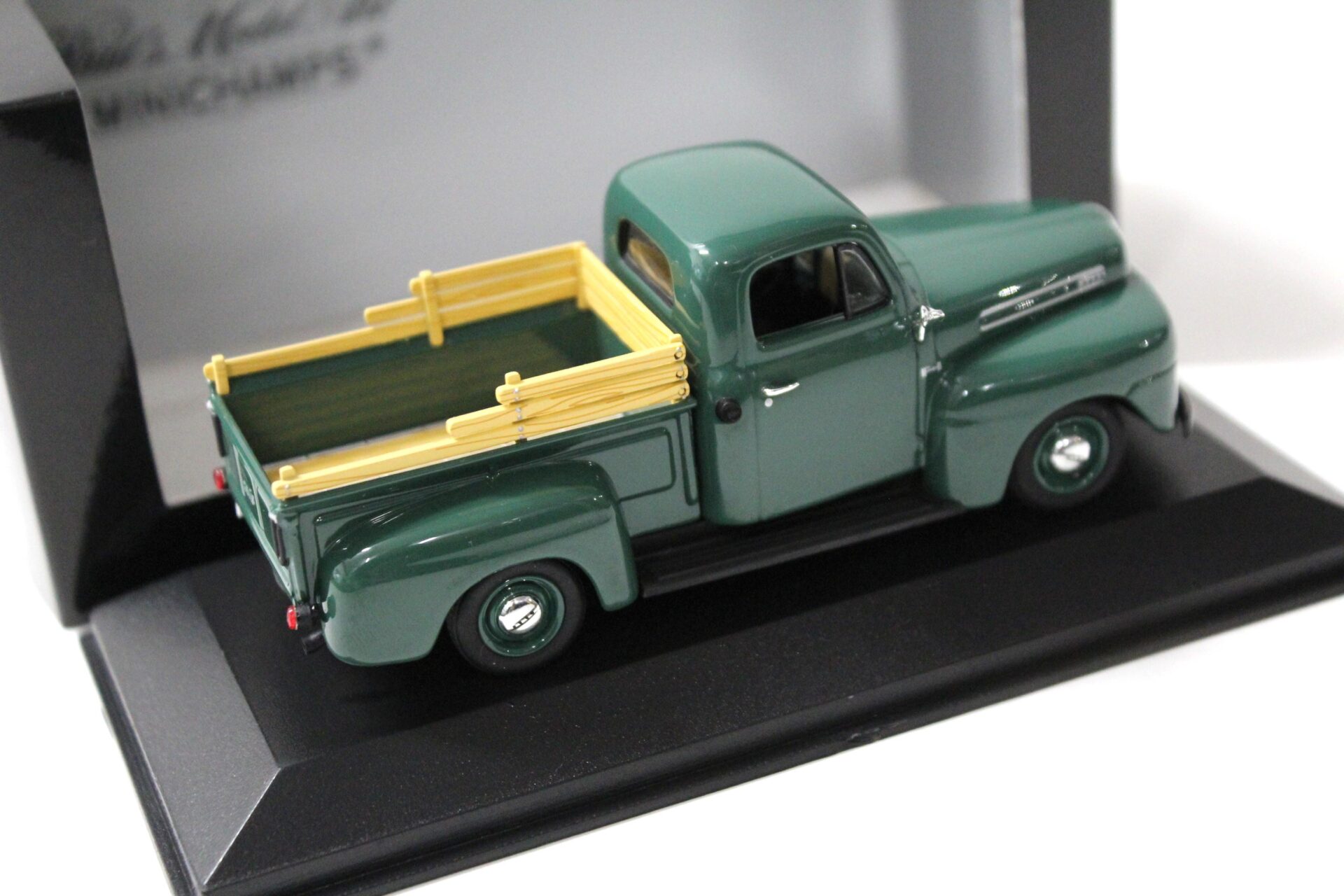 1:43 Minichamps Ford F1 Pick Up 1949 dark green