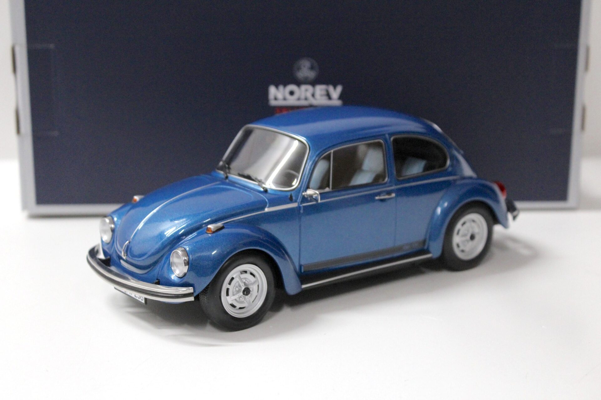 ID 52184 orig 1.jpg 1:18 Norev VW Käfer 1303 City 1973 blue metallic
