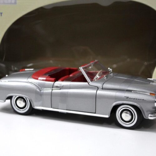 1:18 Revell Borgward Isabella Cabriolet silver/ red