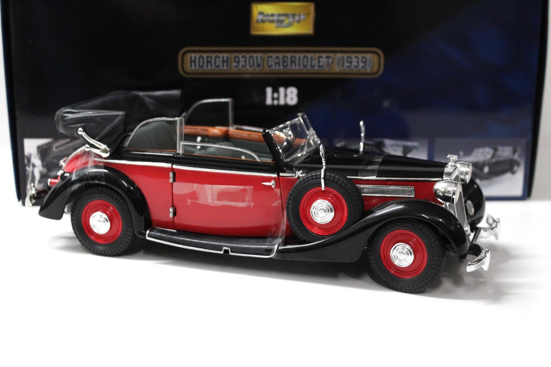 1:18 Ricko Horch 930V Limousine 1937 Cabriolet black/ red