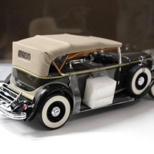 1:18 Motor City Classics 1932 Lincoln KB brown/ black with Top