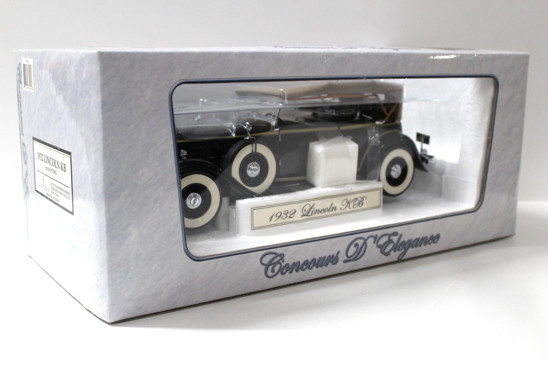 1:18 Motor City Classics 1932 Lincoln KB brown/ black with Top