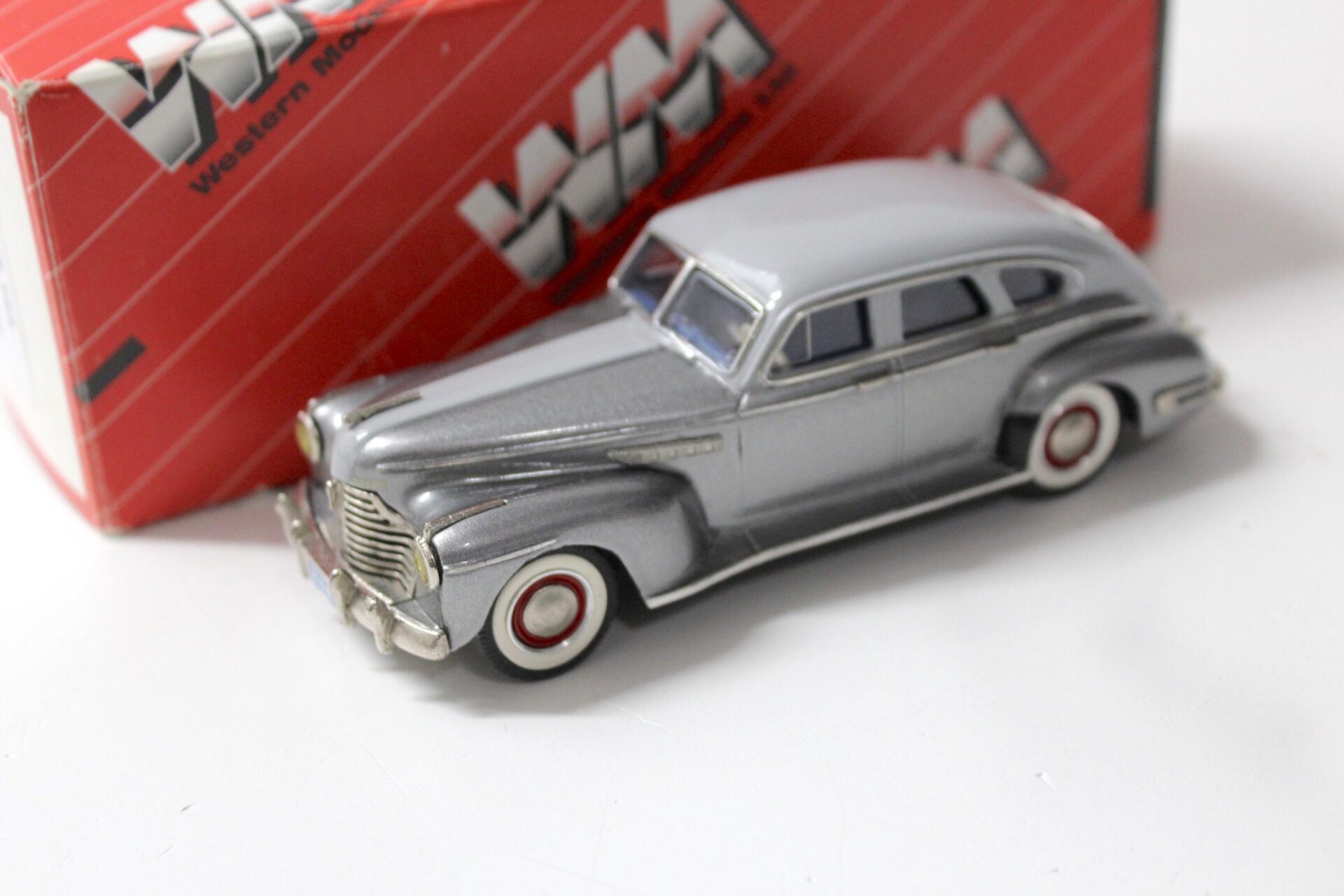 1:43 Western Models 1941 Buick 4-Door Sedan two tone grey