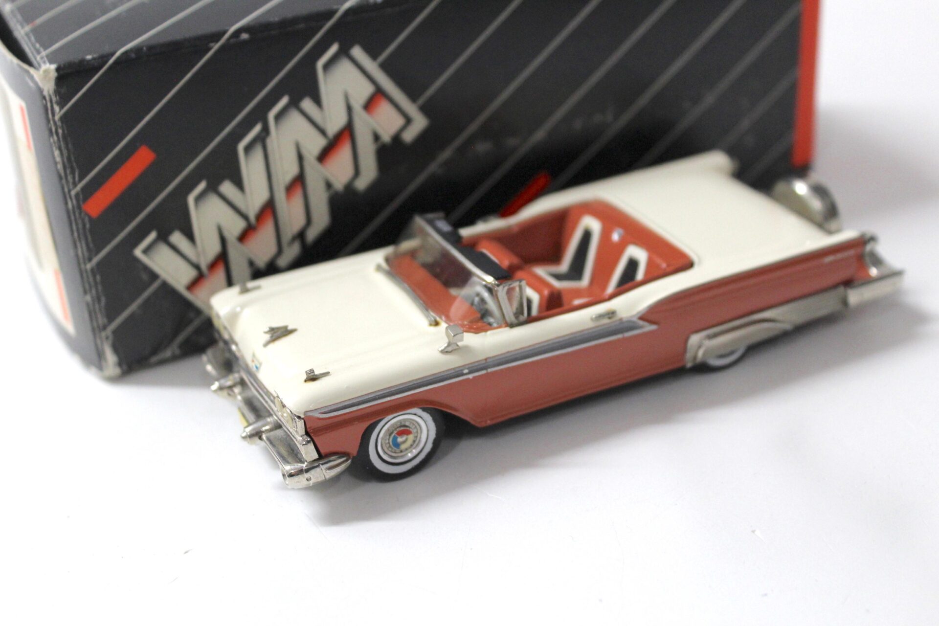 ID 52385 orig.jpg 1:43 Western Models 1959 Ford Galaxie Skyline open white/ red