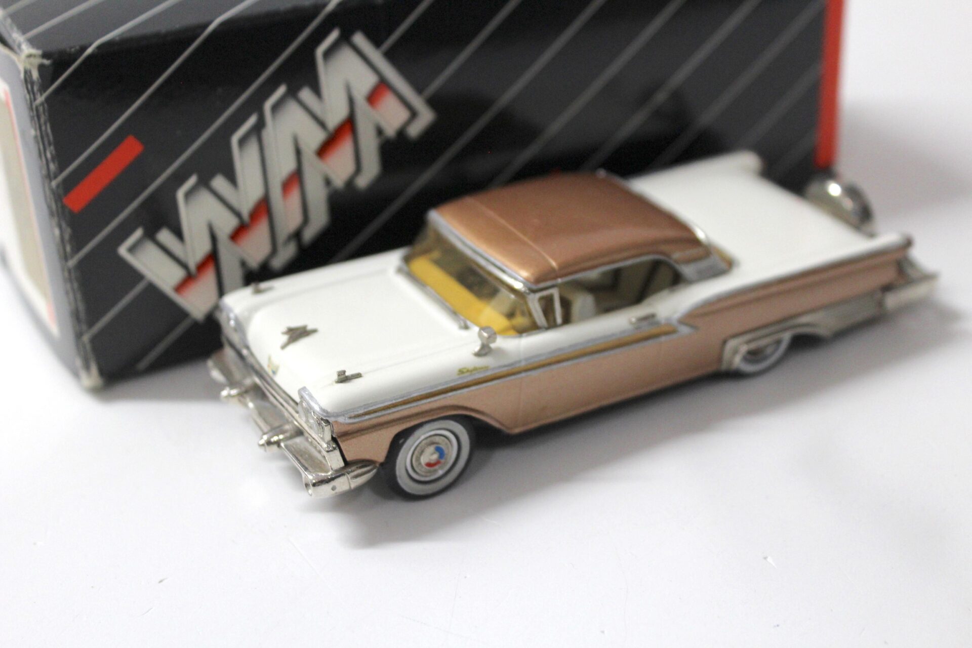 ID 52388 orig.jpg 1:43 Western Models 1959 Ford Galaxie Skyline closed gold/ white