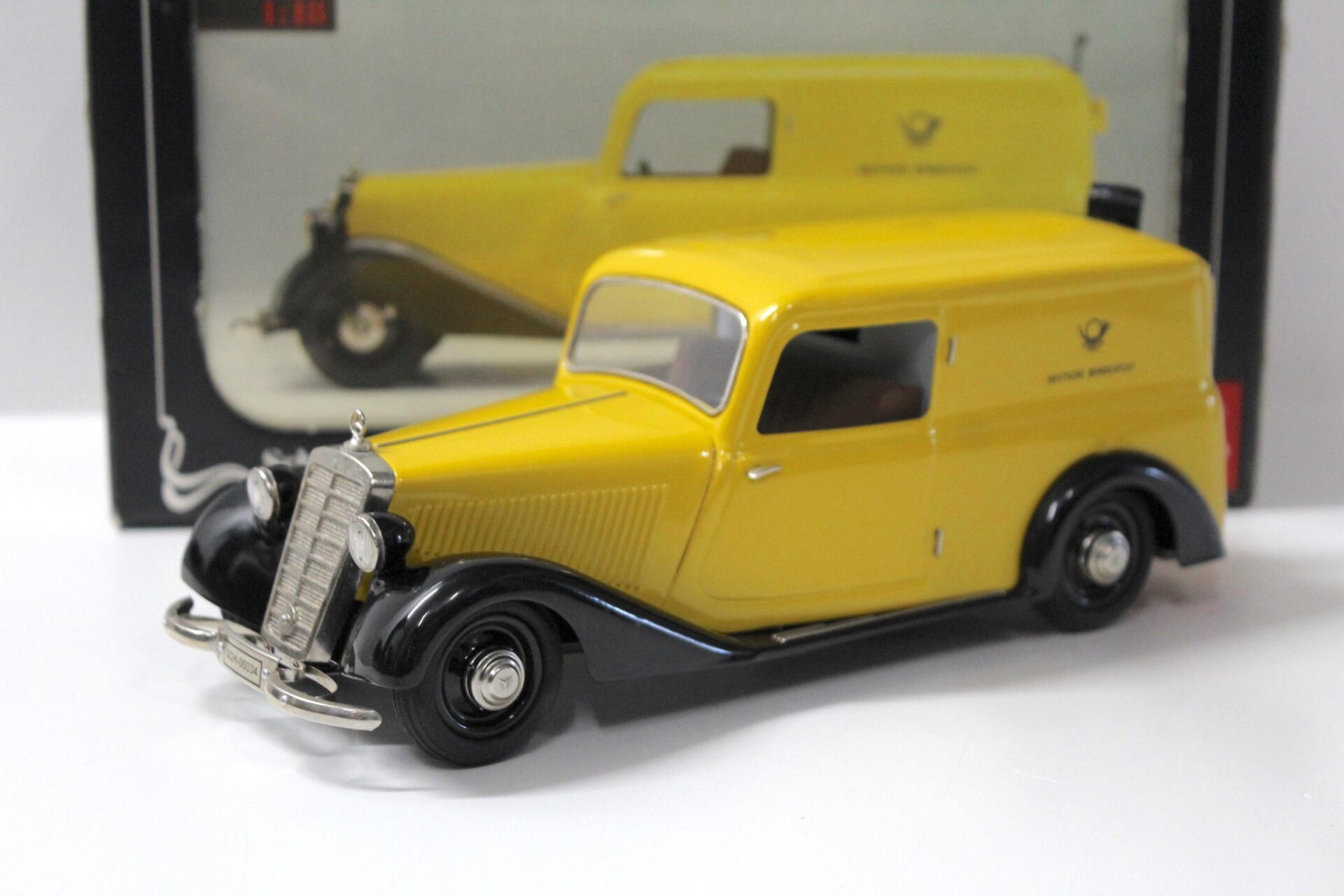 1:18 Schuco Mercedes 170V Kastenwagen Deutsche Bundespost yellow