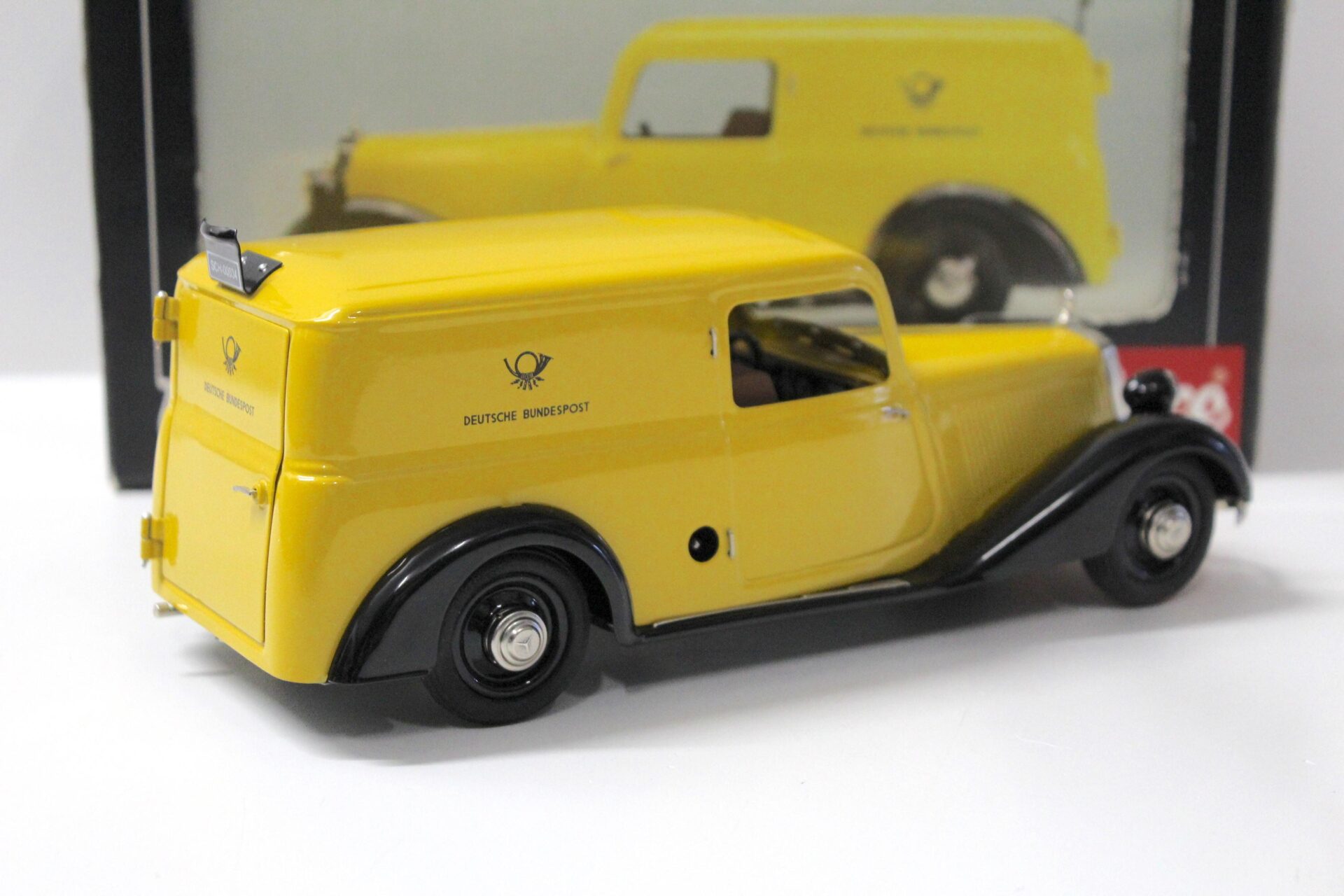 1:18 Schuco Mercedes 170V Kastenwagen Deutsche Bundespost yellow