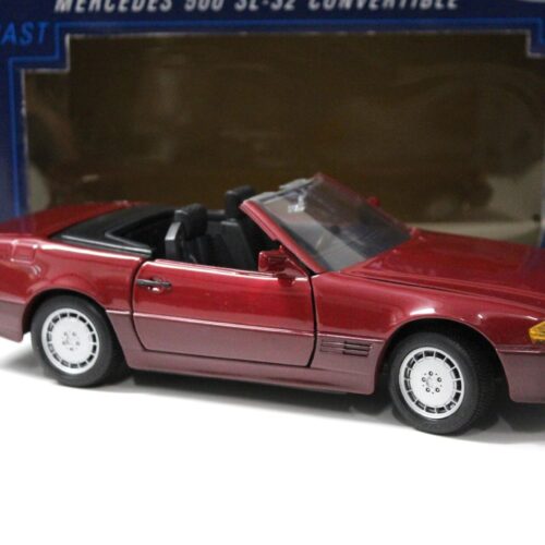 1:18 Revell Mercedes 500 SL R129 Convertible dark red with Top - Image 2