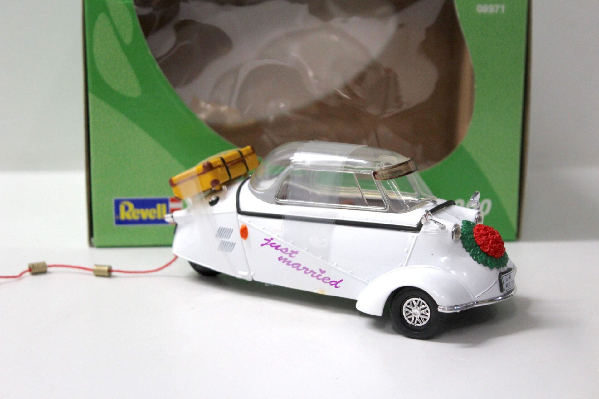 1:18 Revell Messerschmitt KR 200 Kabinenroller "Just Married" white