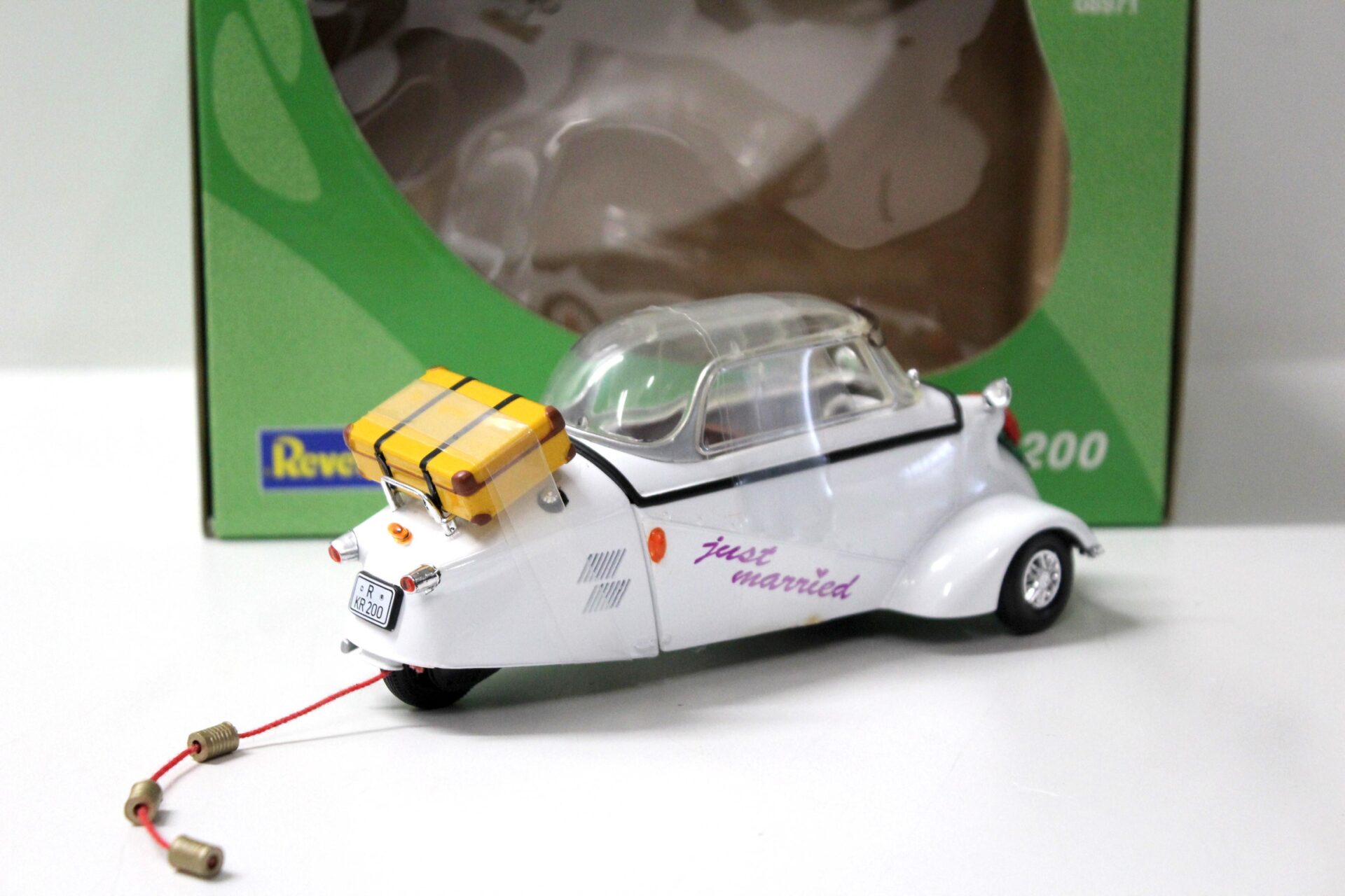 1:18 Revell Messerschmitt KR 200 Kabinenroller "Just Married" white