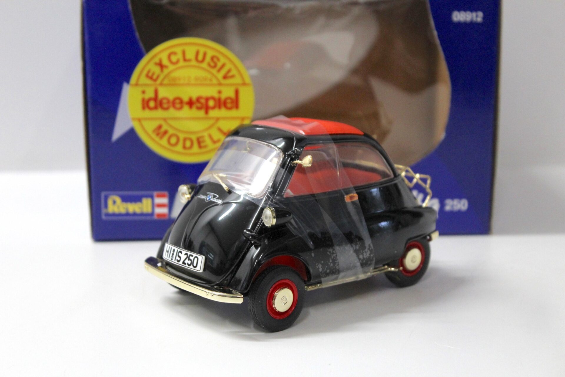 ID 52467 orig 1.jpg 1:18 Revell BMW Isetta 250 Idee+Spiel black/ red