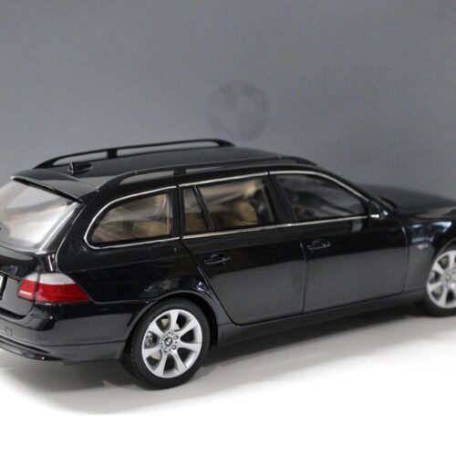 1:18 Kyosho BMW 5er 545i Touring E61 black metallic DEALER VERSION