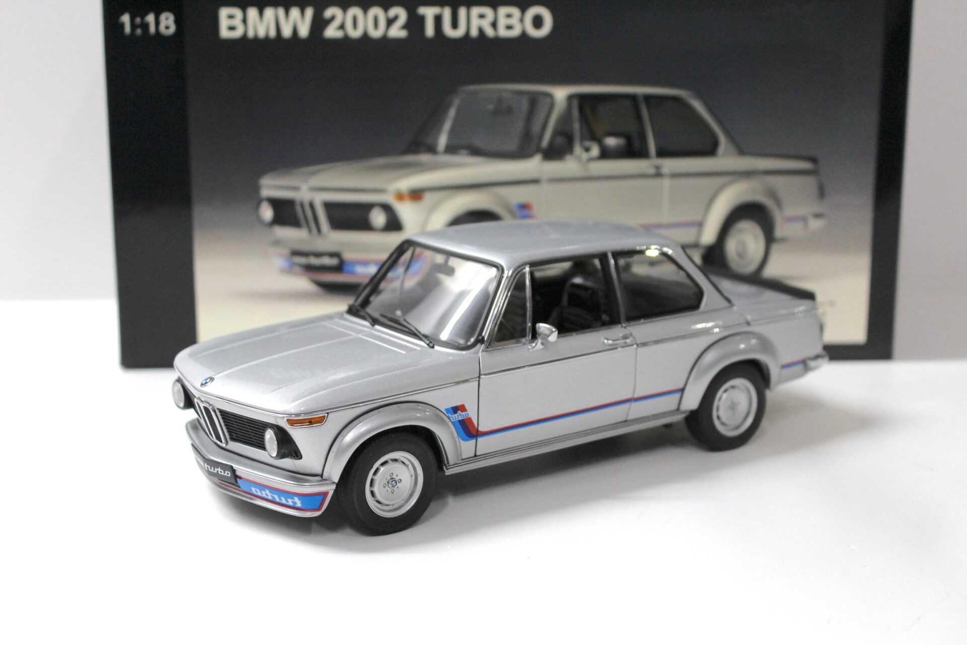 ID 52588 orig.jpg 1:18 AUTOart BMW 2002 Turbo silver