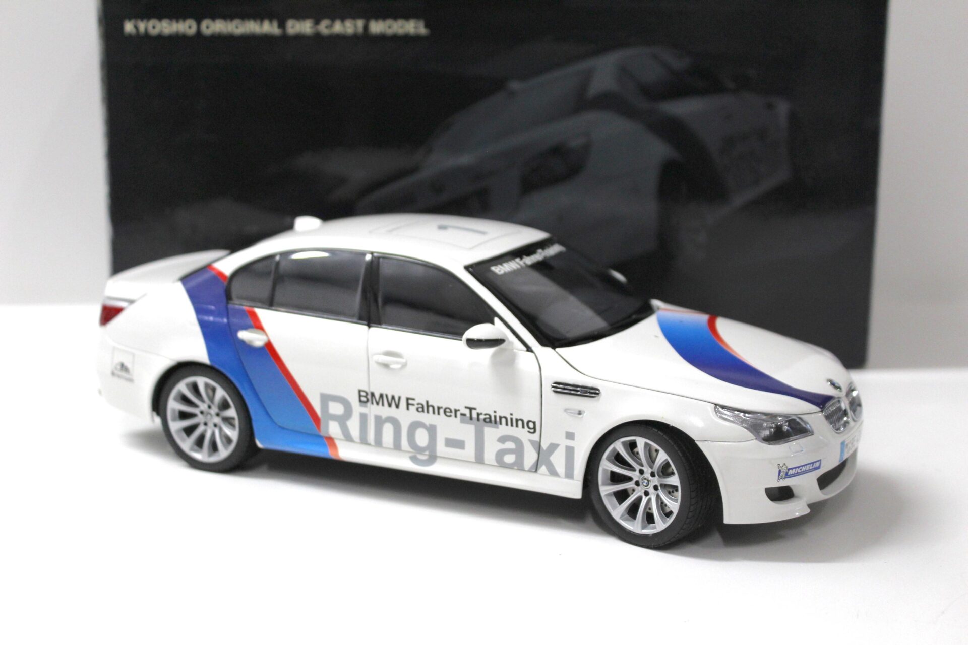 1:18 Kyosho BMW M5 E60 Ring -Taxi Nürburgring white