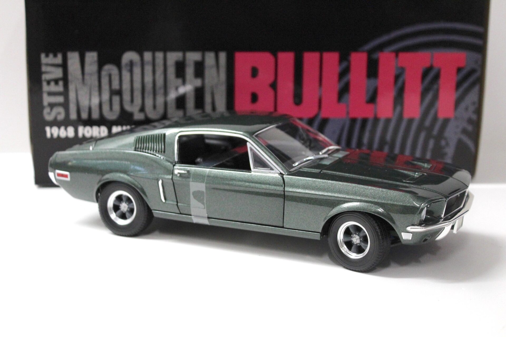 1:18 Greenlight 1968 Ford Mustang GT BULLITT Steve McQueen dark green