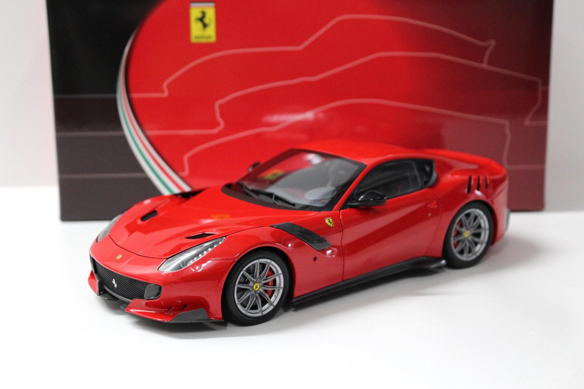 1:18 BBR Ferrari F12 TDF 2016 Rosso Corsa 322 FULL OPENING