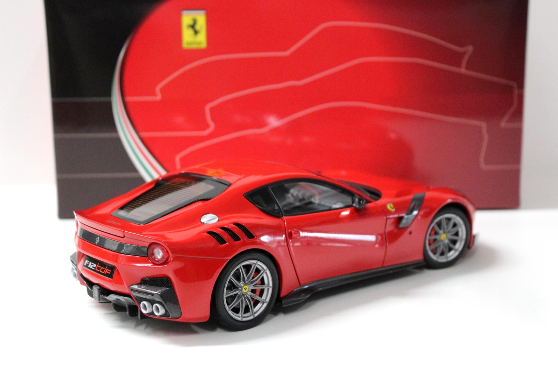 1:18 BBR Ferrari F12 TDF 2016 Rosso Corsa 322 FULL OPENING