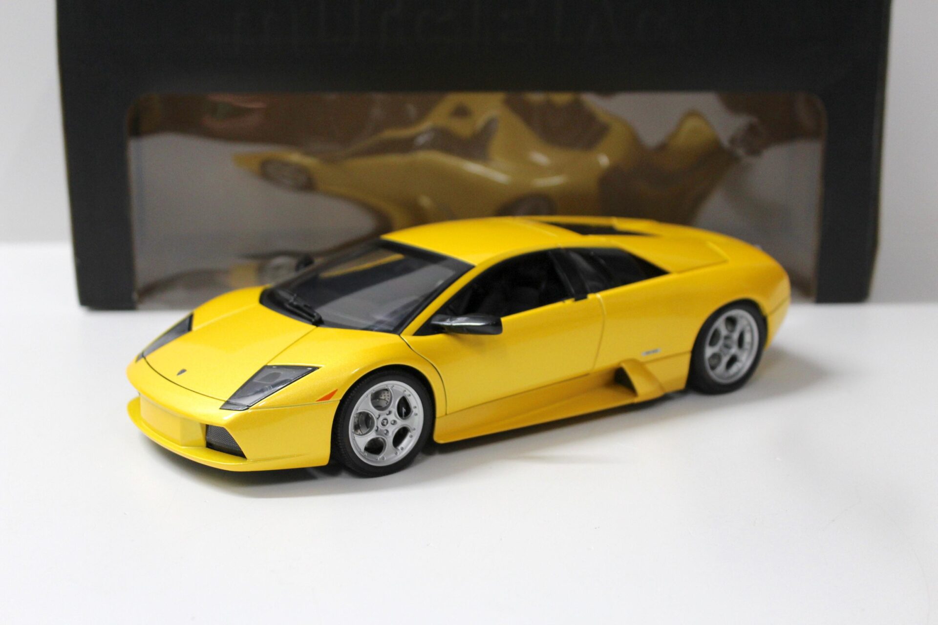 1:18 AUTOart Lamborghini Murcielago Coupe metallic yellow