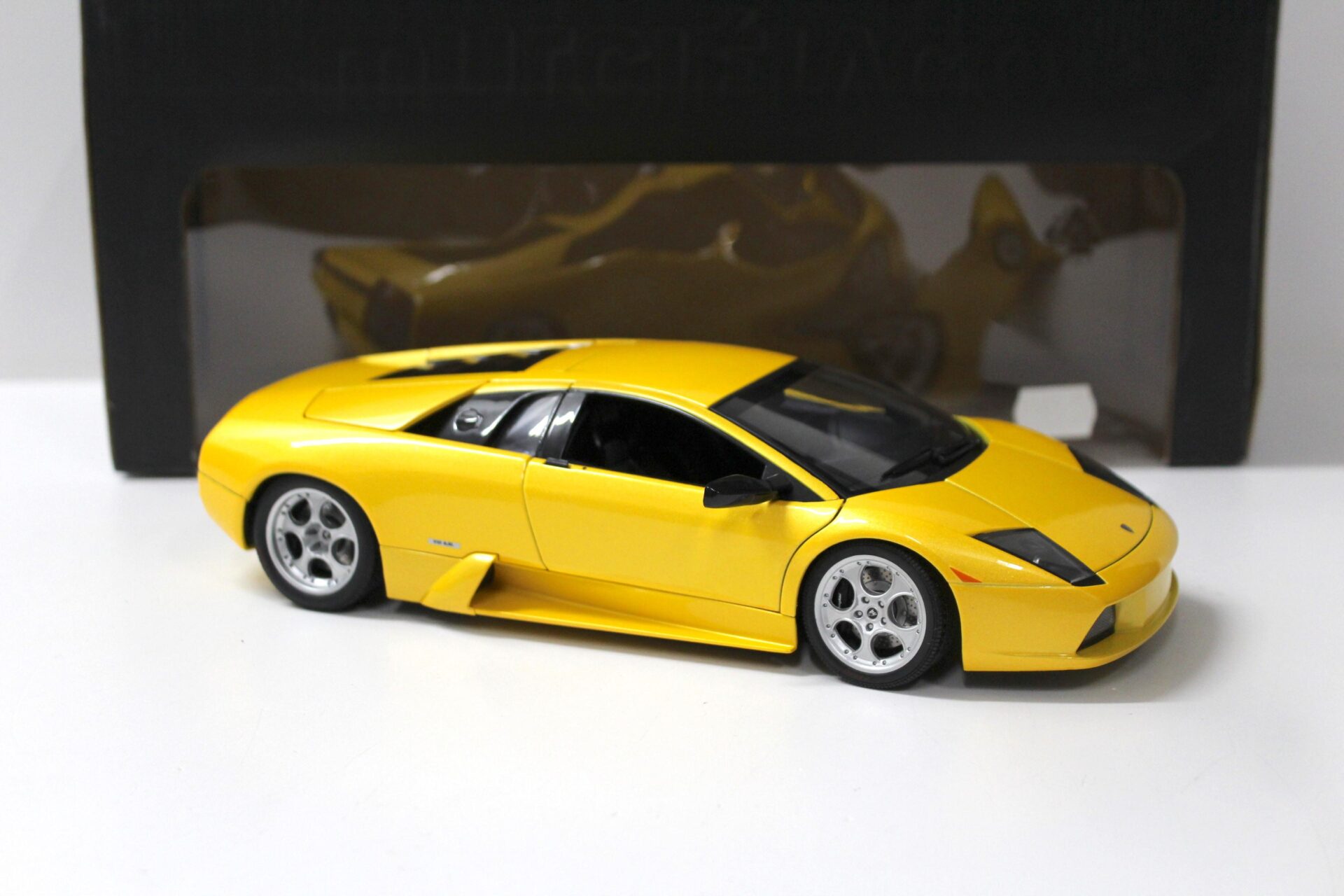 1:18 AUTOart Lamborghini Murcielago Coupe metallic yellow