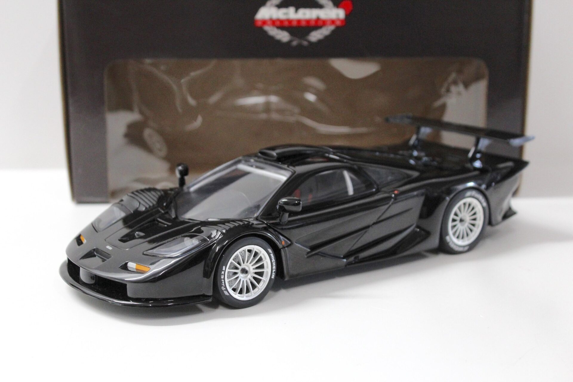ID 52833 orig.jpg 1:18 UT Models McLaren F1 GTR Road Car Longtail 1997 black