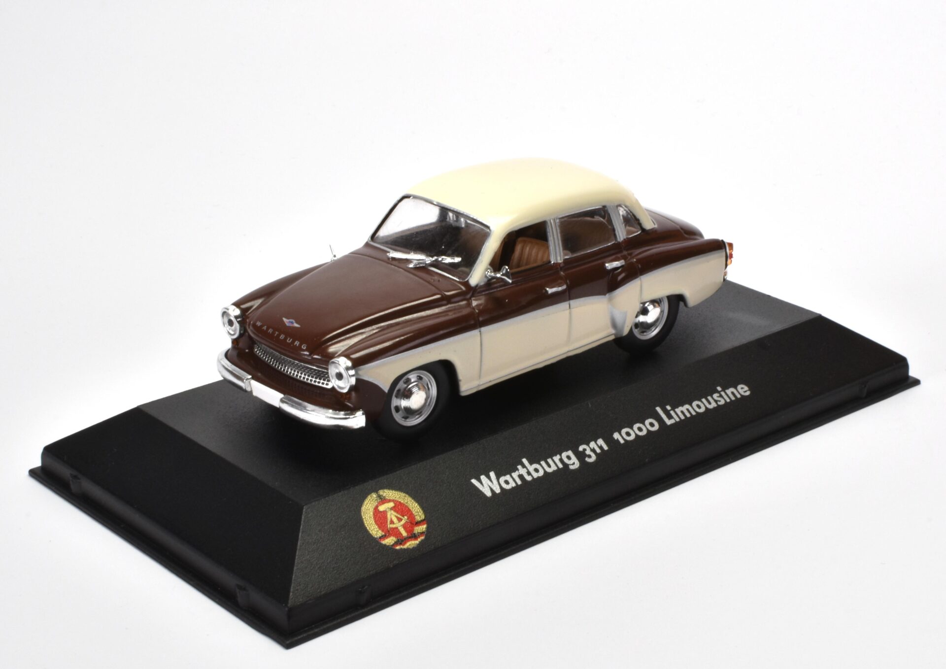 1:43 Atlas DDR Collection Wartburg 311 - 1000 Limousine brown/ beige