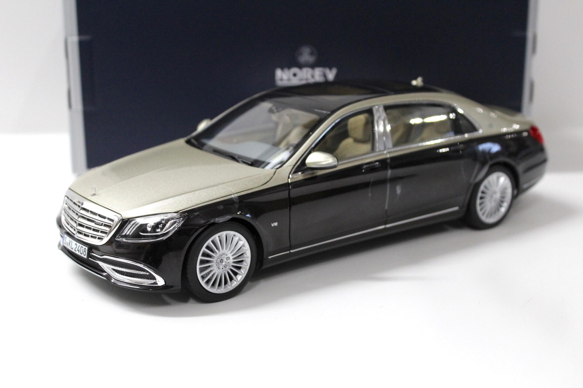 1:18 Norev Mercedes Maybach S650 Limousine 2018 dark red/ silver gold